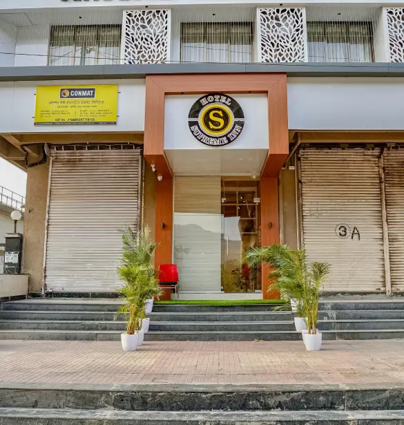 Hotel Supreme Inn Exterior